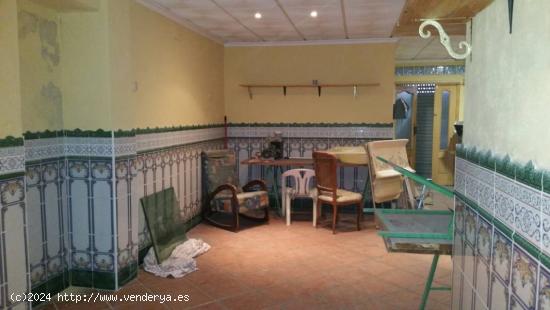 SE VENDE LOCAL COMERCIAL .SEMIREFORMADO - ALICANTE