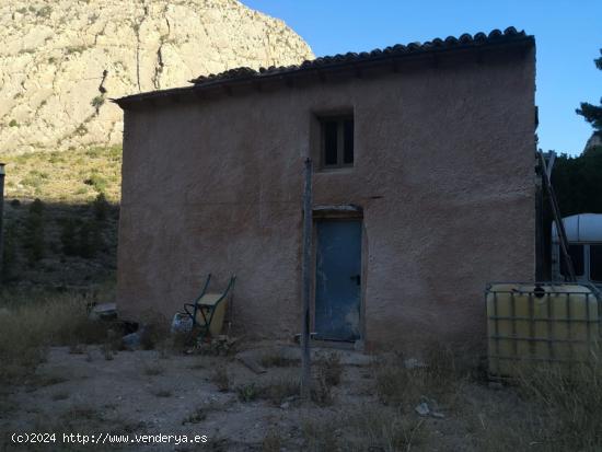 SE VENDE TERRENO PARAJE NATURAL, EN PLENA NATURALEZA  A 20 MINUTOS DE ALICANTE - ALICANTE