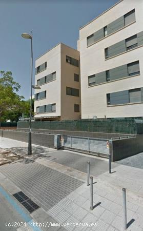  SE VENDE PLAZA DE GARAJE Y TRASTERO  GRANDE  EN MUY BUENA ZONA - ALICANTE 