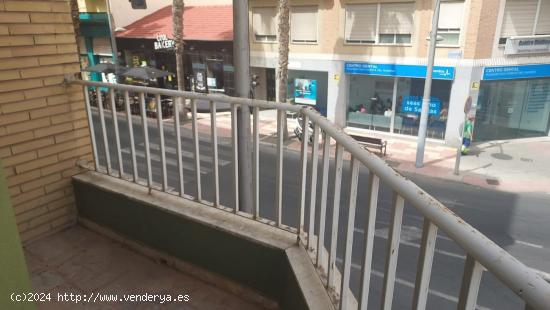 SE VENDE EDIFICIO/3 PLANTAS/SITUADO JUNTO  PARADA TRAM/IDEAL INVERSIÓN ALQUILER UNIVERSITARIOS - AL