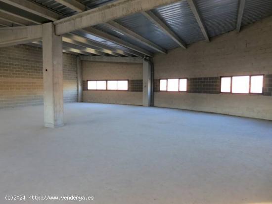 NAVE EN IGUALADA CON 630 M2 SEMINUEVA EN ZONA REC, CERCA CENTRO Y ESTACION TREN - BARCELONA