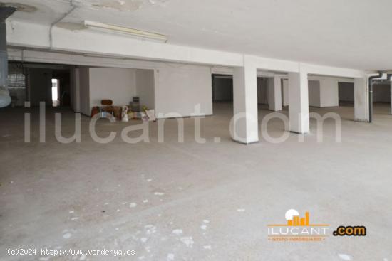 LOCAL DE 1000 m2 - ALICANTE