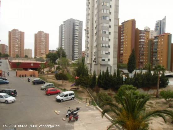 Piso de tres dormitorios con garaje y trastero en Benidorm - ALICANTE