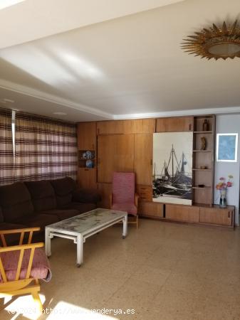 Vendo en la playa Poniente Gran piso de 4 dormitorios - ALICANTE