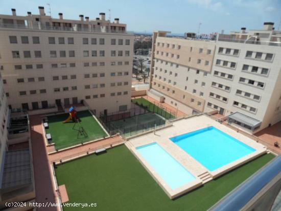 PISO DE 4 DORMITORIOS,1  PLAZAS DE GARAJE, PISCINA Y PADEL - ALICANTE