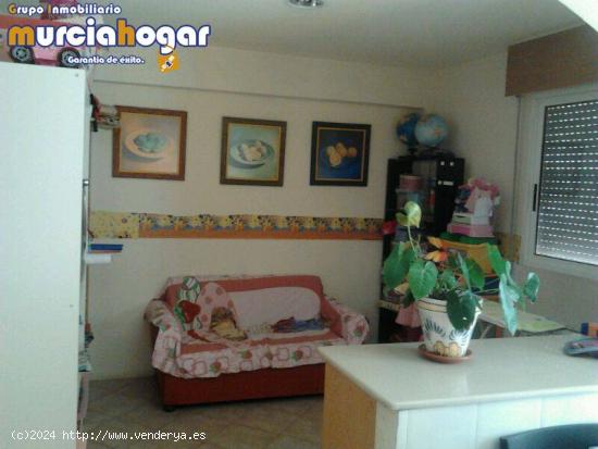 CHALET ADOSADO EN URB. MONTEGRANDE. - MURCIA