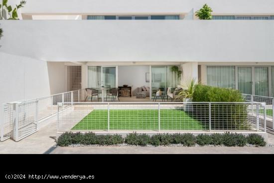 BUNGALOWS CON VISTAS A LA LAGUNA ROSADA - ALICANTE