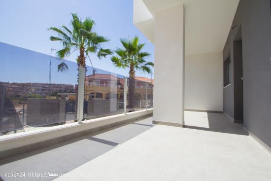 Apartamentos de obra nueva entre 4 campos del golf - ALICANTE