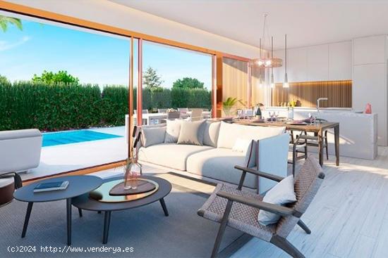 Villa de Lujo, en una sola planta, piscina privada, entorno privilegiado, al lado del Campo de Golf 