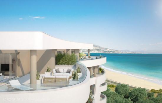 Impresionante Apartamento en la primera linea de la playa con vistas a mar en Mijas Costa - MALAGA