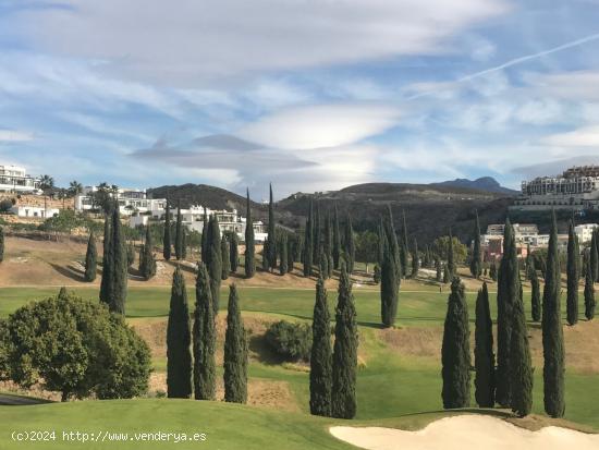 Moderna villa en la primera linea de golf con vistas panoramicas al mar en Los Flamingos. - MALAGA