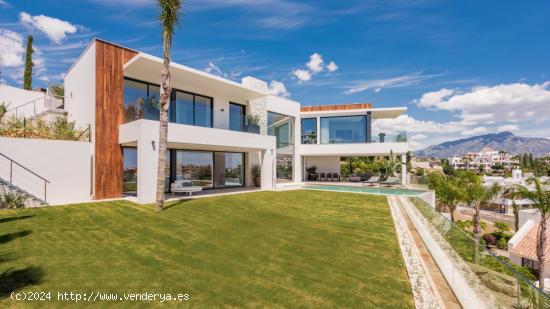 Espectacular villa de estilo contemporaneo con vistas panoramicas en La Alqueria, Benahavis - MALAGA