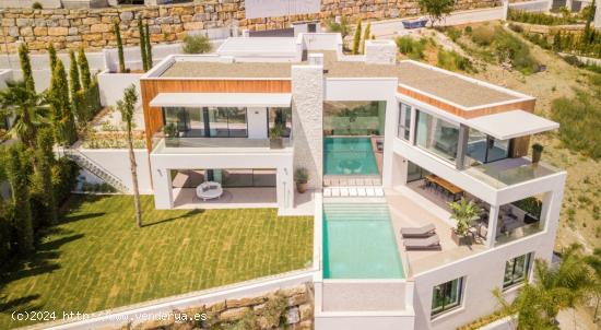 Espectacular villa de estilo contemporaneo con vistas panoramicas en La Alqueria, Benahavis - MALAGA