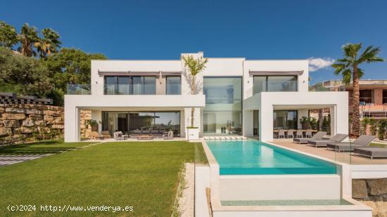 Espectacular villa de estilo contemporaneo con vistas panoramicas en La Alqueria, Benahavis - MALAGA