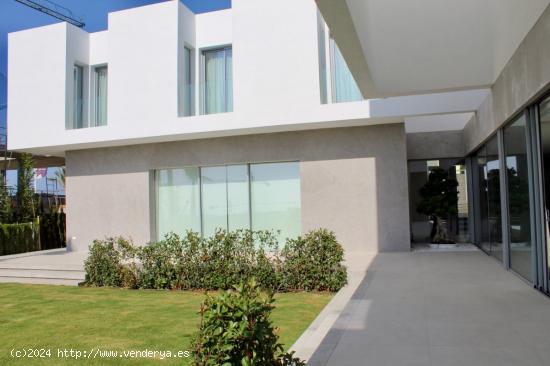 Impresionante villa de estilo contemporaneo con espectaculares vistas en Los Flamingos - MALAGA