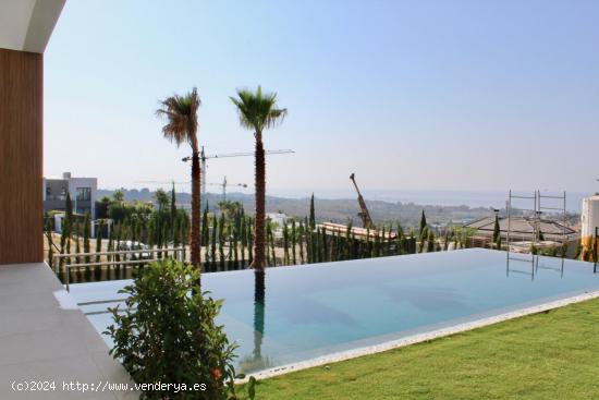 Impresionante villa de estilo contemporaneo con espectaculares vistas en Los Flamingos - MALAGA