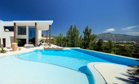  Espectacular villa de estilo contemporaneo con vistas panoramicas en La Alqueria, Benahavis - MALAGA 