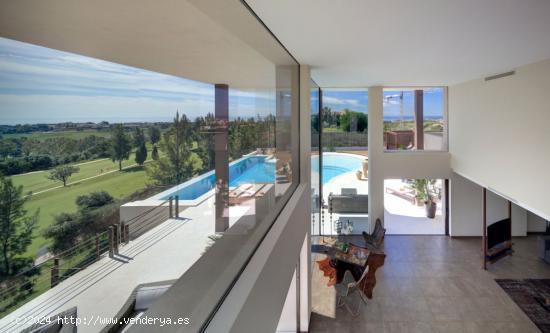 Espectacular villa de estilo contemporaneo con vistas panoramicas en La Alqueria, Benahavis - MALAGA