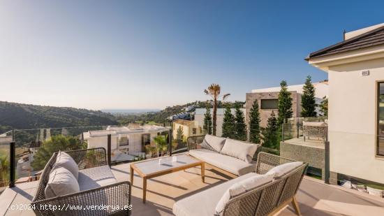 Elegante villa con una ubicación inmejorable y  panoramicas vistas en Lomas de la Quinta, Benahavis