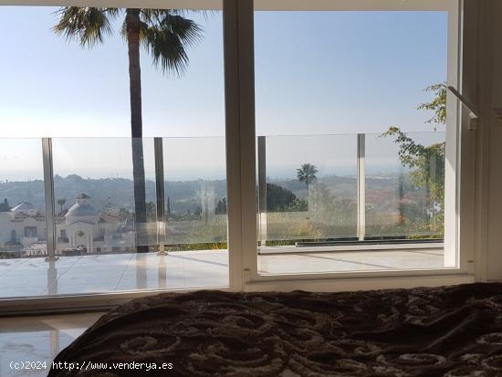 Encantadora villa con vistas al mar, situada en Mirador de Paraiso, Benahavis - MALAGA