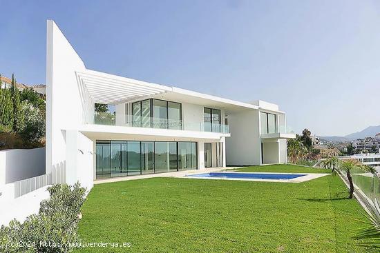  Impresionante villa de estilo contemporaneo con vistas panoramicas en La Alqueria, Benahavis - MALAG 