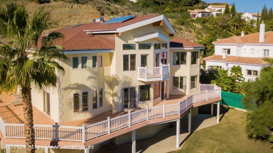 Impresionante villa con vistas panoramicas en El Paraiso Alto, Benahavis - MALAGA