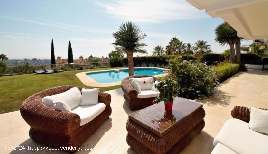 Impresionante villa con vistas panoramicas en El Paraiso Alto, Benahavis - MALAGA