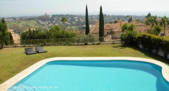 Impresionante villa con vistas panoramicas en El Paraiso Alto, Benahavis - MALAGA