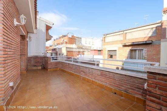 PRECIOSA CASA EN EL PUEBLO - BARCELONA