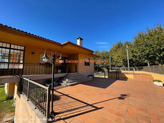 REF 2925 CASA 4 DORM. PLANTA BAJA CON GARAJE EN SOTANO Y JARDÍN CERRADO ( PONTEAREAS) - PONTEVEDRA