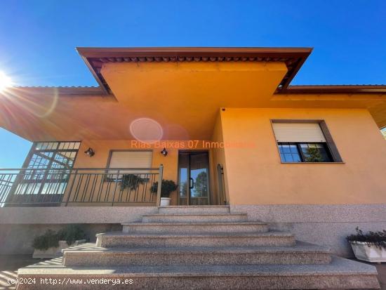 REF 2925 CASA 4 DORM. PLANTA BAJA CON GARAJE EN SOTANO Y JARDÍN CERRADO ( PONTEAREAS) - PONTEVEDRA