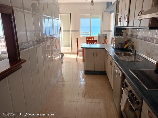 MAGNÍFICO ATICO CON GARAJE Y TRASTERO Y VISTAS AL MAR EN VENTA EN ADRA - ALMERIA