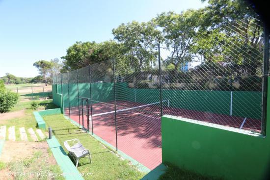 Magnífica casa adosada en urbanización del Campo de Golf de Islantilla. - HUELVA