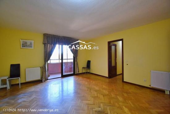 ZONA JUNCAL - Piso de 4 habitaciones, 2 baños, terraza y garaje. - MADRID