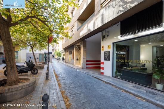  Centro de la ciudad. Amplia plaza de garaje con fácil acceso, junto a Recogidas y San Anton - GRANA 