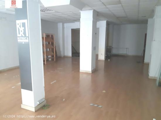 MONTIJO, ALQUILER LOCAL COMERCIAL 107 M2 + SOTANO DE 107 M2, ESCAPARATE AMPLIO Y LUMINOSO, ZONA PASO