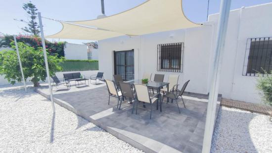 CHALET EN ZONA RETAMAR PARA TEMPORADA ESCOLAR - ALMERIA