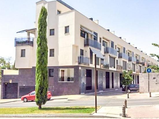  Magnífica vivienda adosada de lujo, situada en la zona del Camino Bajo de Huetor. - GRANADA 