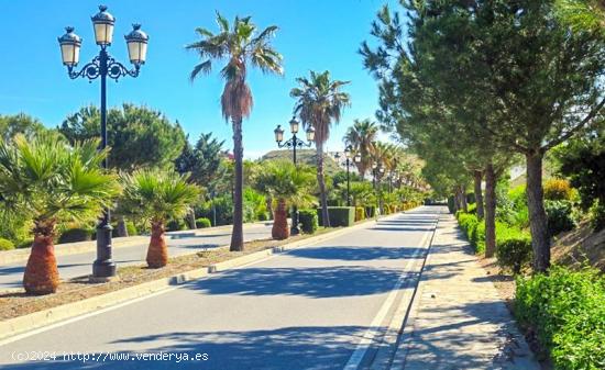 Suelo urbano consolidado ubicado en la Urbanización Cañadas del Parque - GRANADA