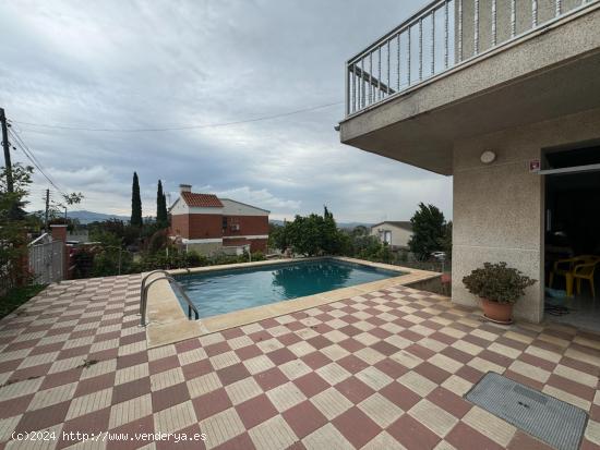 CASA CON PISCINA con OPCIÓN DOS FAMILIAS a 10 min. de la AP-7. - BARCELONA