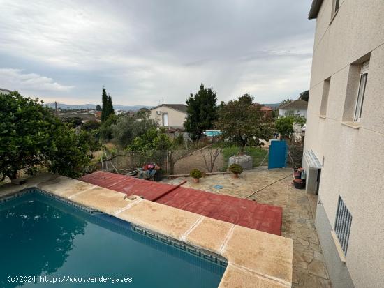 CASA CON PISCINA con OPCIÓN DOS FAMILIAS a 10 min. de la AP-7. - BARCELONA