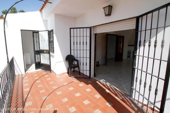 CHALET CON TERRENO PRÓXIMO A BADAJOZ - BADAJOZ