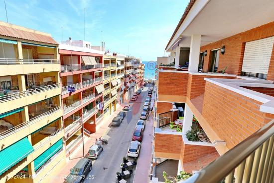 ¡Apartamento con 3 dormitorios y dos baños con amplia terraza y vistas al mar! - ALICANTE