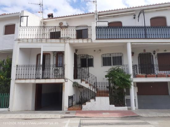 Vivienda adosada, situada muy cerca del mar - VALENCIA