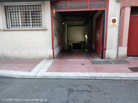 Plaza de garaje coche mediano en zona Delicias - VALLADOLID