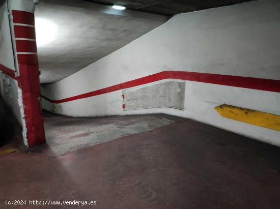 Plaza de garaje coche mediano en zona Delicias - VALLADOLID