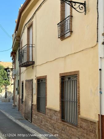 CASA EN ALHENDIN - GRANADA