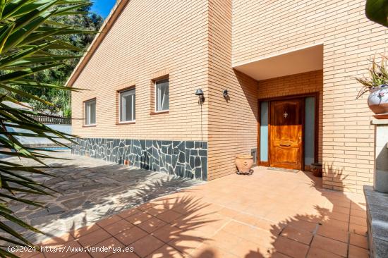 PRECIOSA CASA CON PISCINA EN CAN AVELLANEDA - BARCELONA