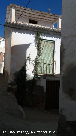 CASA DE 3 PLANTAS PARA REFORMAR EN LAROLES - GRANADA