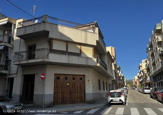 ¡Inversión Excepcional en El Tancat, El Vendrell! Casa Esquinera con Gran Potencial de Desarrollo 